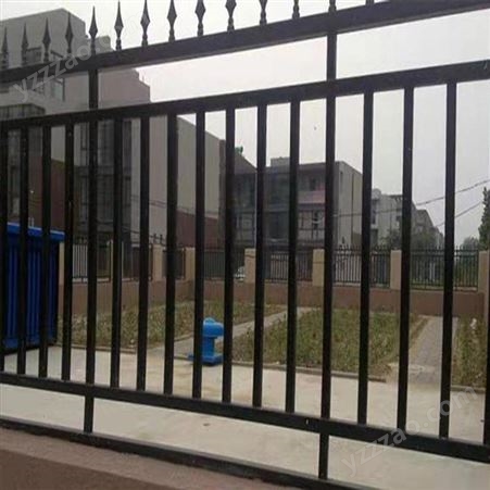 中创智领定制平凉学校黑色栏杆 三横杆锌钢护栏 院墙铁栅栏