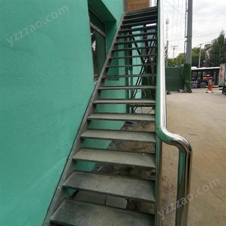 元茂金属室外消防楼梯 沈阳 钢结构花纹板楼梯 工业楼梯 装配式楼梯